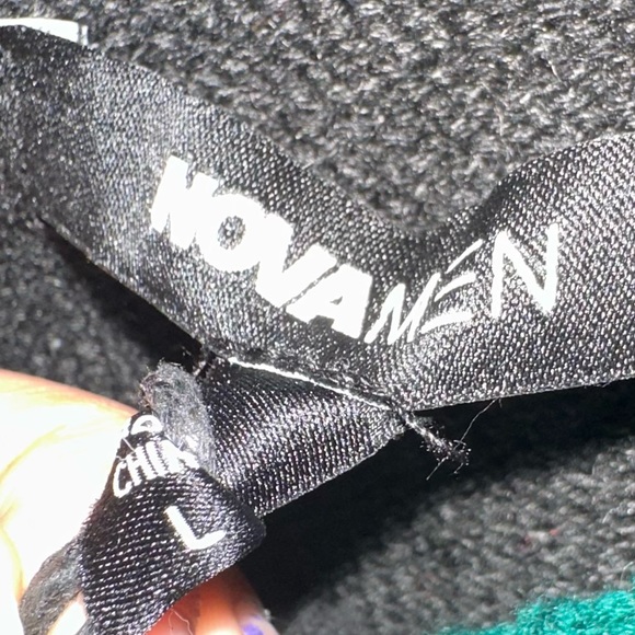 NWT Men’s sweater size L - Picture 3 of 3